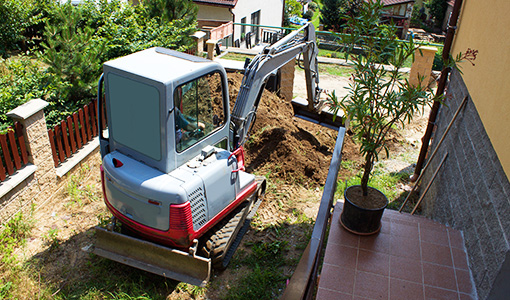 Mini-excavation Rive-Nord pour travaux en espace restreint - Excavations Denis Dagenais inc.