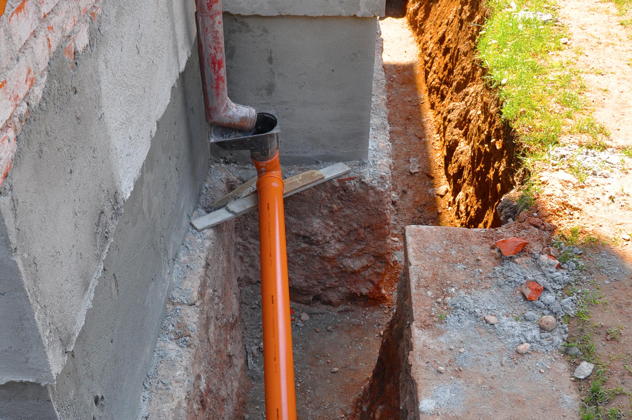 Inspection, réparation et installation de drain français avec imperméabilisation de fondation